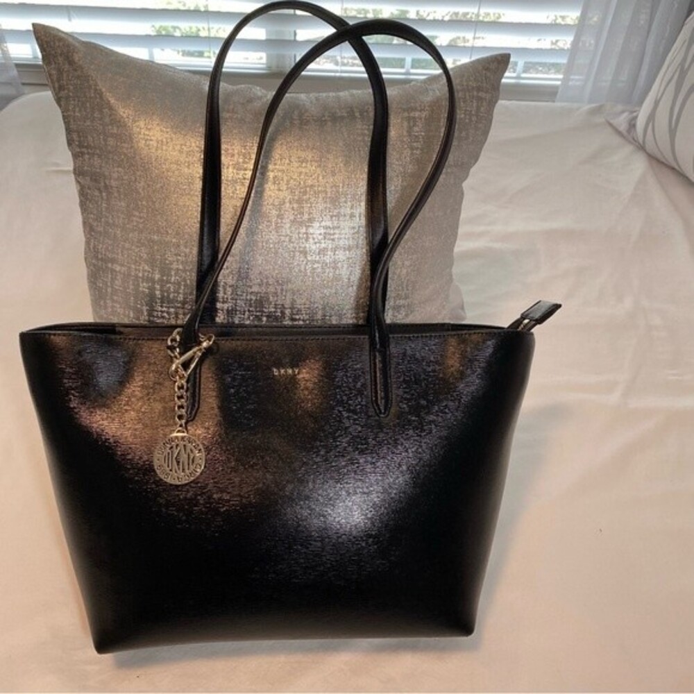 DKNY Black Bryant Medium Tote Shoulder Hobo Bucket Style Handbag Purse